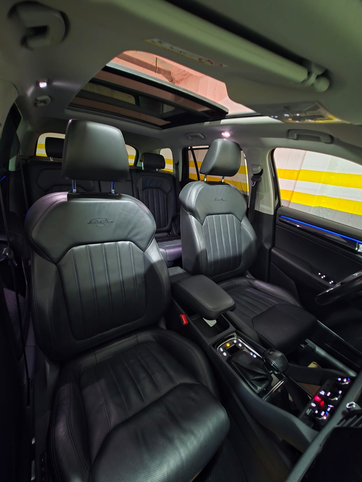 Intérieur d’un véhicule taxi confortable
